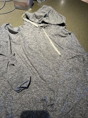 Vuori Halo Women's Gray oversized  Hooded Pullover Sweatshirt